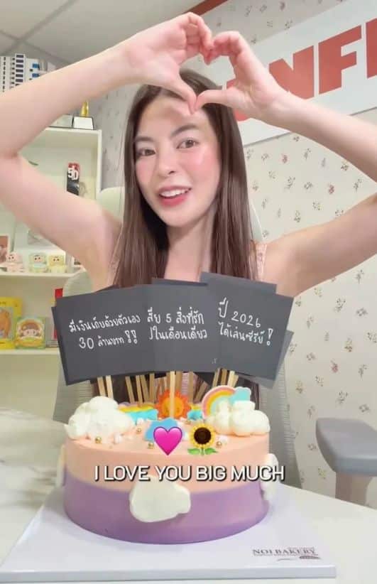 จากวันที่ร้องไห้ สู่วันที่ยิ้มได้อีกครั้ง “เอวา ปวรวรรณ” เปิดใจ 2025 ปีแห่งบาดแผล น้ำตา และการเติบโต - 3