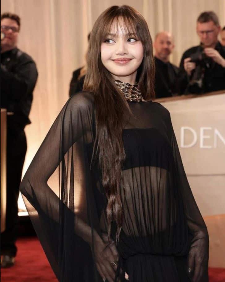 ลิซ่า BLACKPINK สร้างประวัติศาสตร์! ปั้นลุคสีดำสุดปัง บนพรมแดง Golden Globes 2025 – คนไทยคนแรกที่ได้เป็นผู้ประกาศรางวัล - 4
