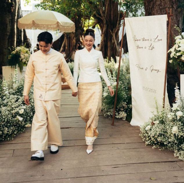 สละโสดแล้ว! “กวาง เดอะเฟซ” จูงมือแฟนหนุ่มนักธุรกิจ เข้าพิธีวิวาห์แบบล้านนาสุดอบอุ่น